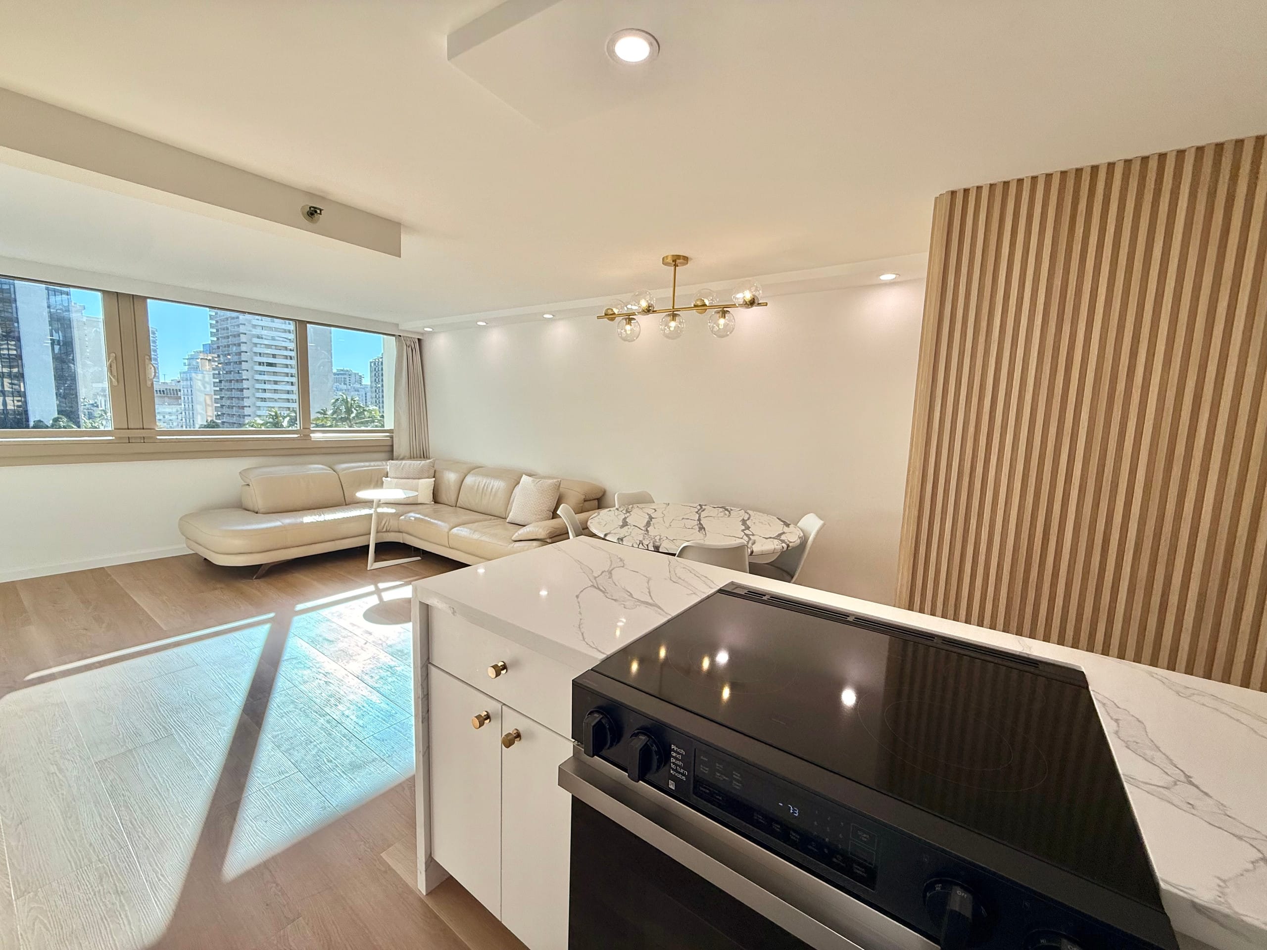 Waikiki City View + Infinity Pool #5 Free parking! - Image 12