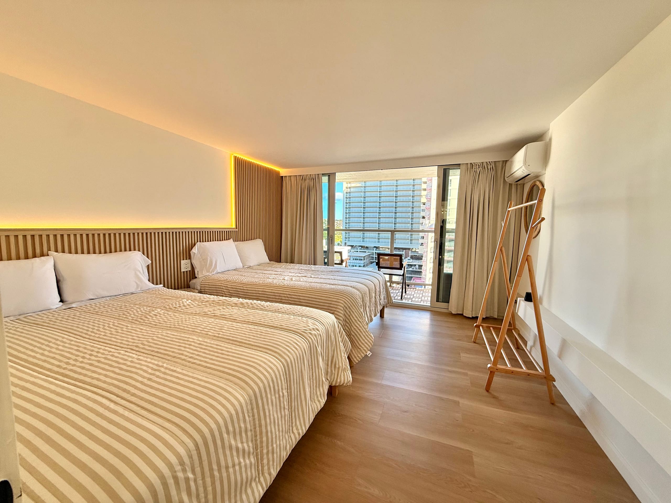 Waikiki City View + Infinity Pool #5 Free parking! - Image 2