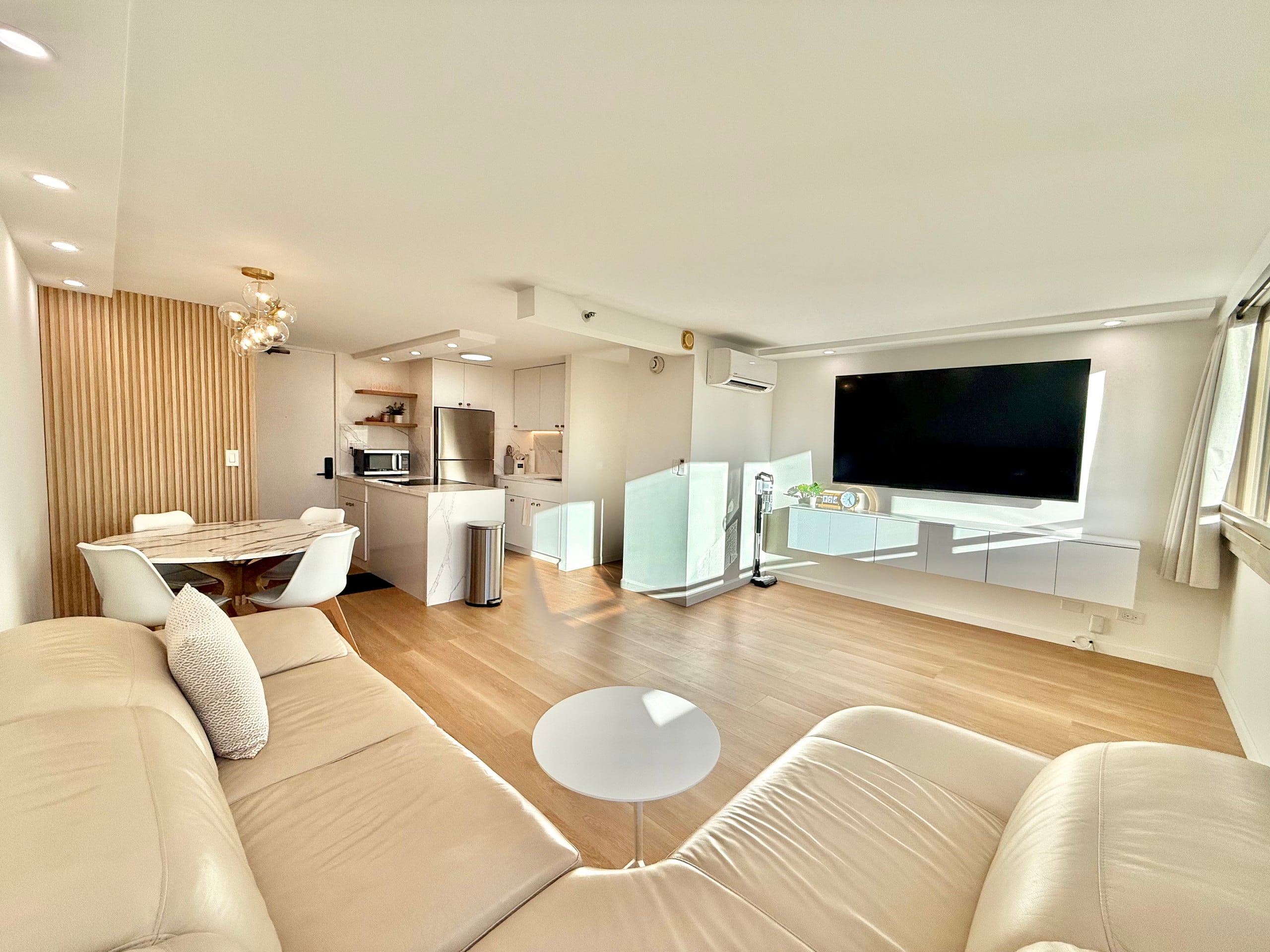 Waikiki City View + Infinity Pool #5 Free parking! - Image 1