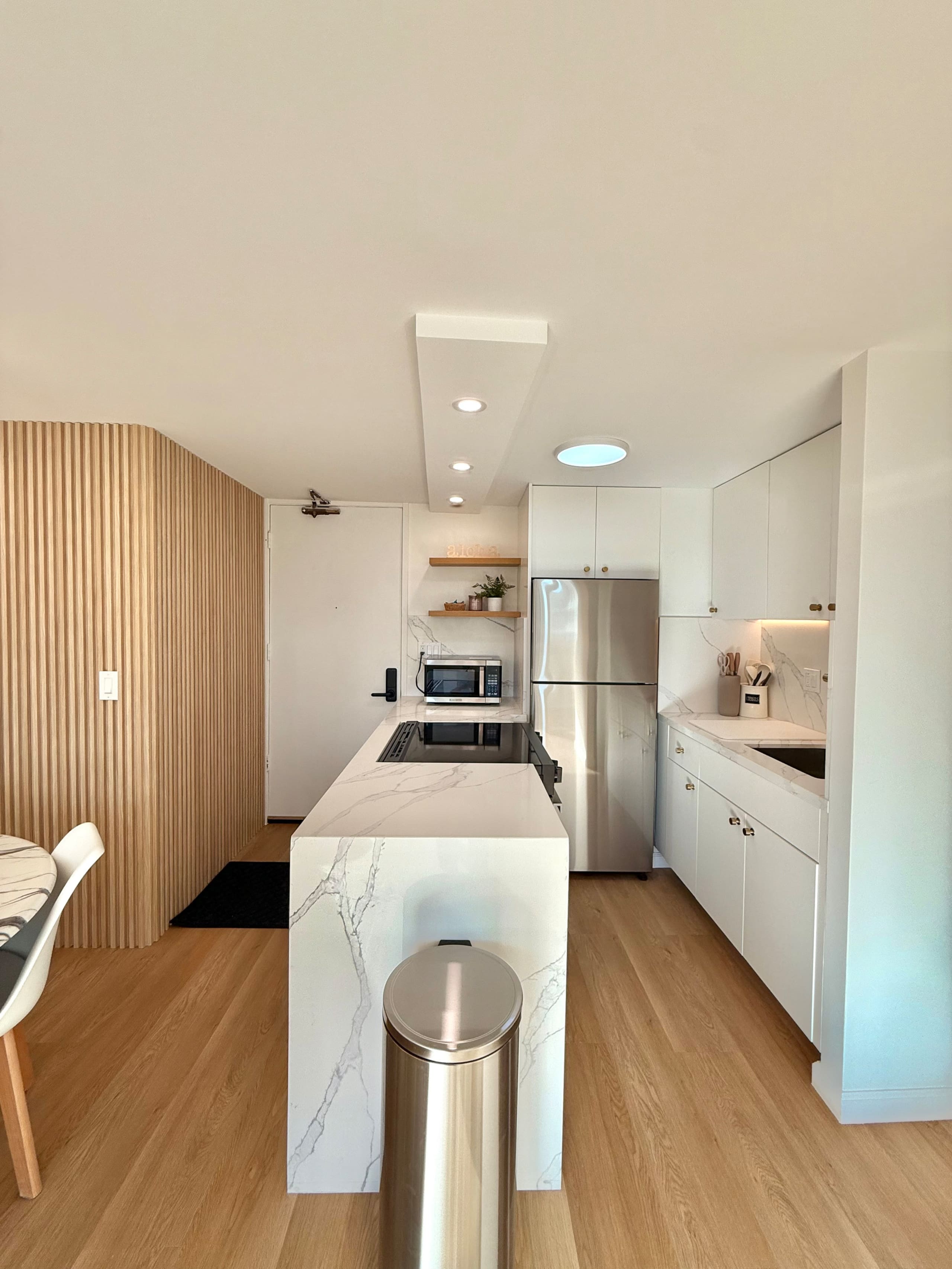 Waikiki City View + Infinity Pool #5 Free parking! - Image 8