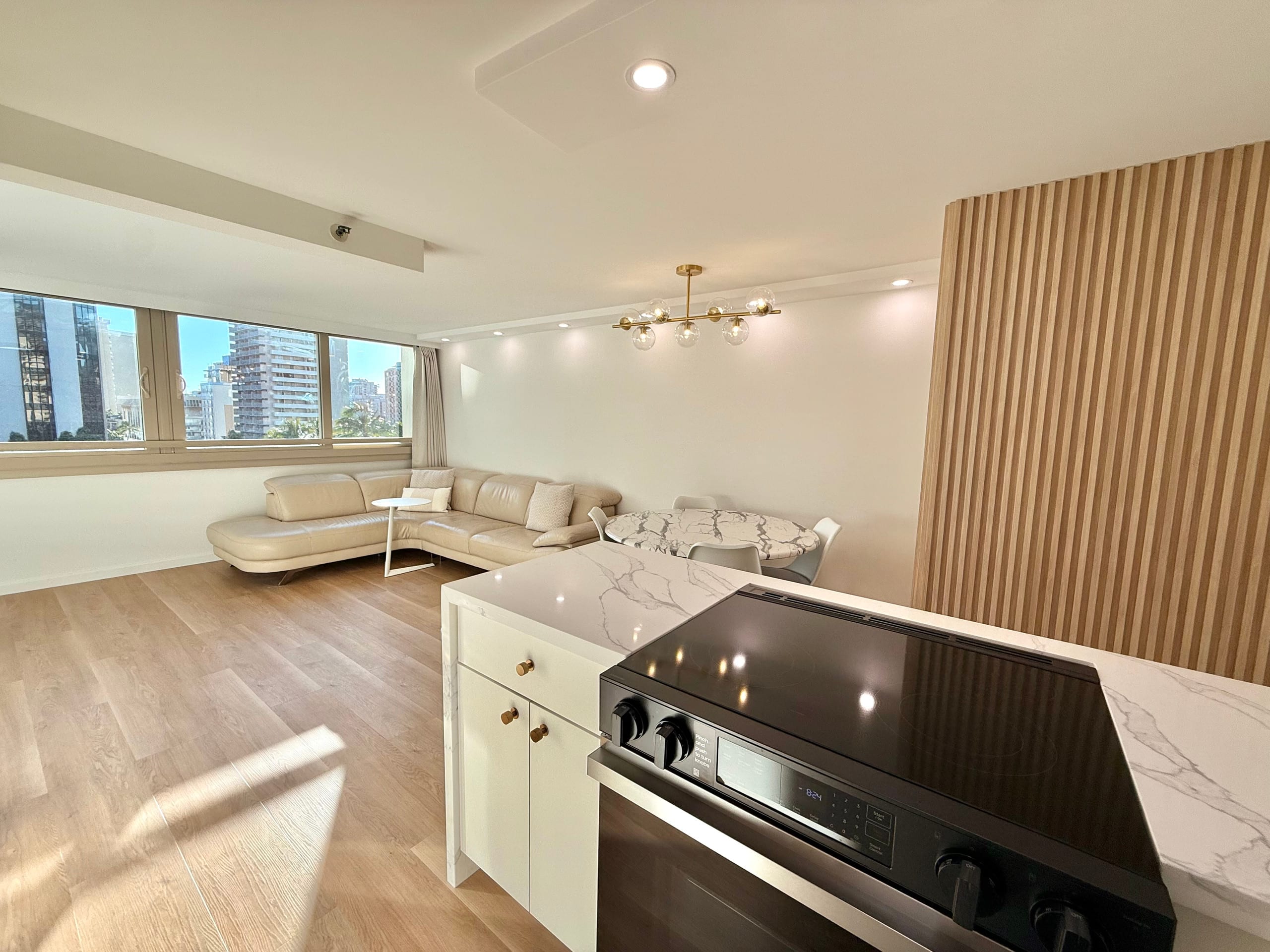 Waikiki City View + Infinity Pool #5 Free parking! - Image 14