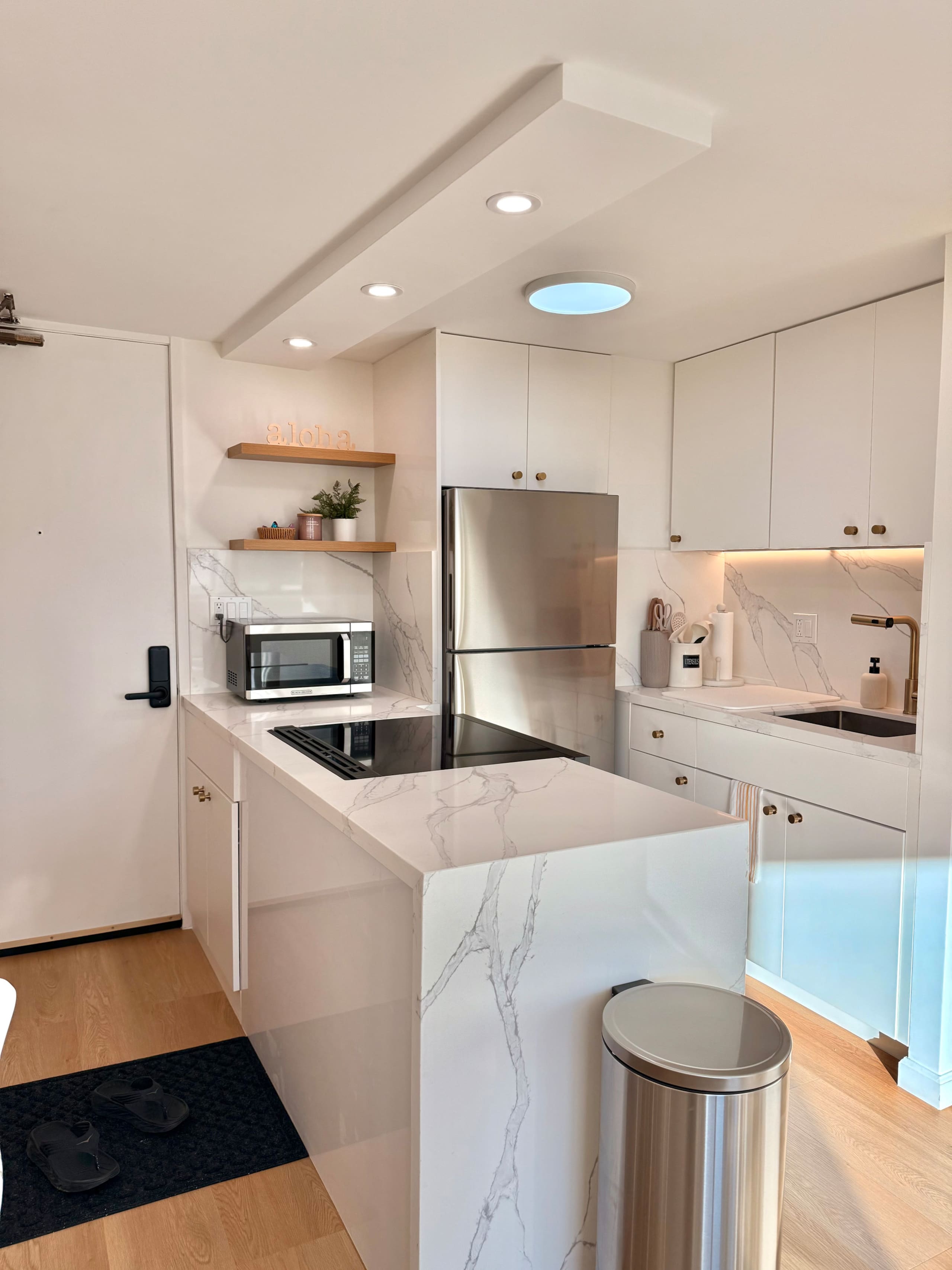 Waikiki City View + Infinity Pool #5 Free parking! - Image 15