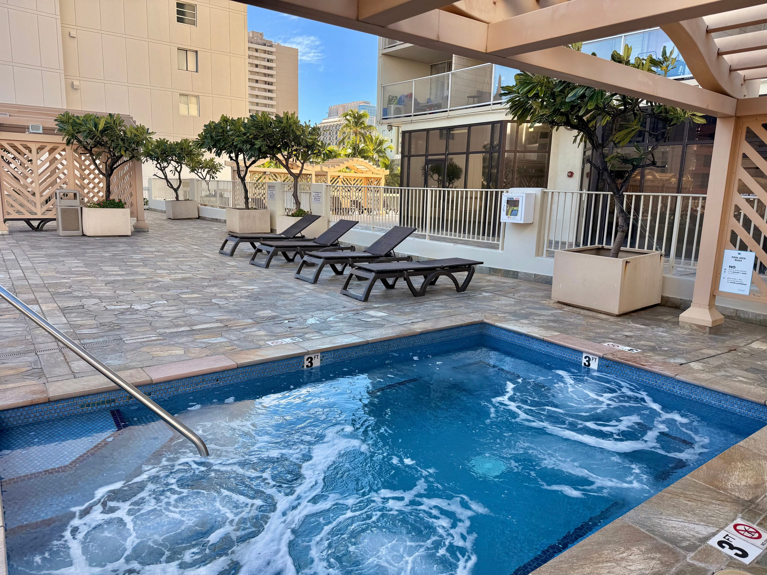 Waikiki City View + Infinity Pool #5 Free parking! - Image 35