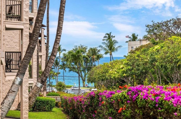 Beachfront Kihei Partial Ocean View 2BR2BA Kamaole