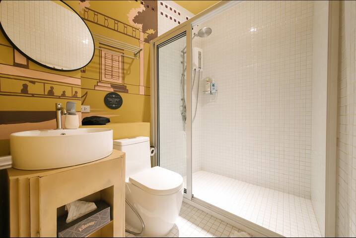 Entire home Phan Fa Heritage near Khao San Road gallery image 4