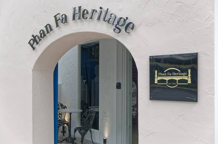 Entire home Phan Fa Heritage near Khao San Road gallery image 5