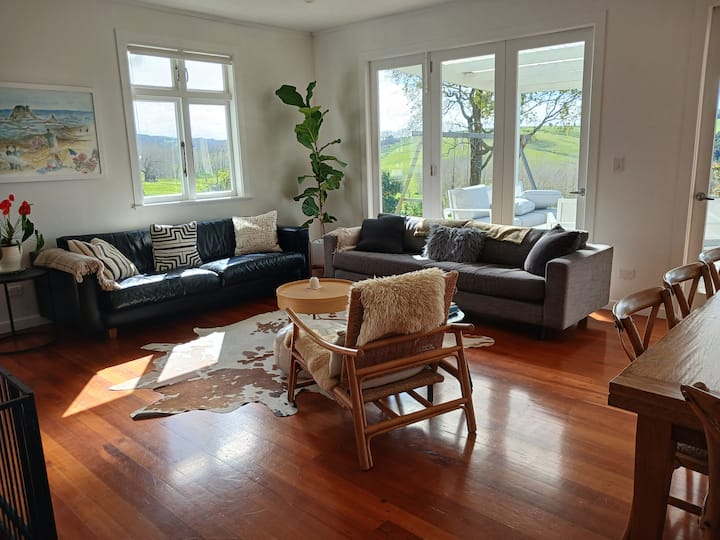 Countryside Getaway With Lake Views. - Wellsford