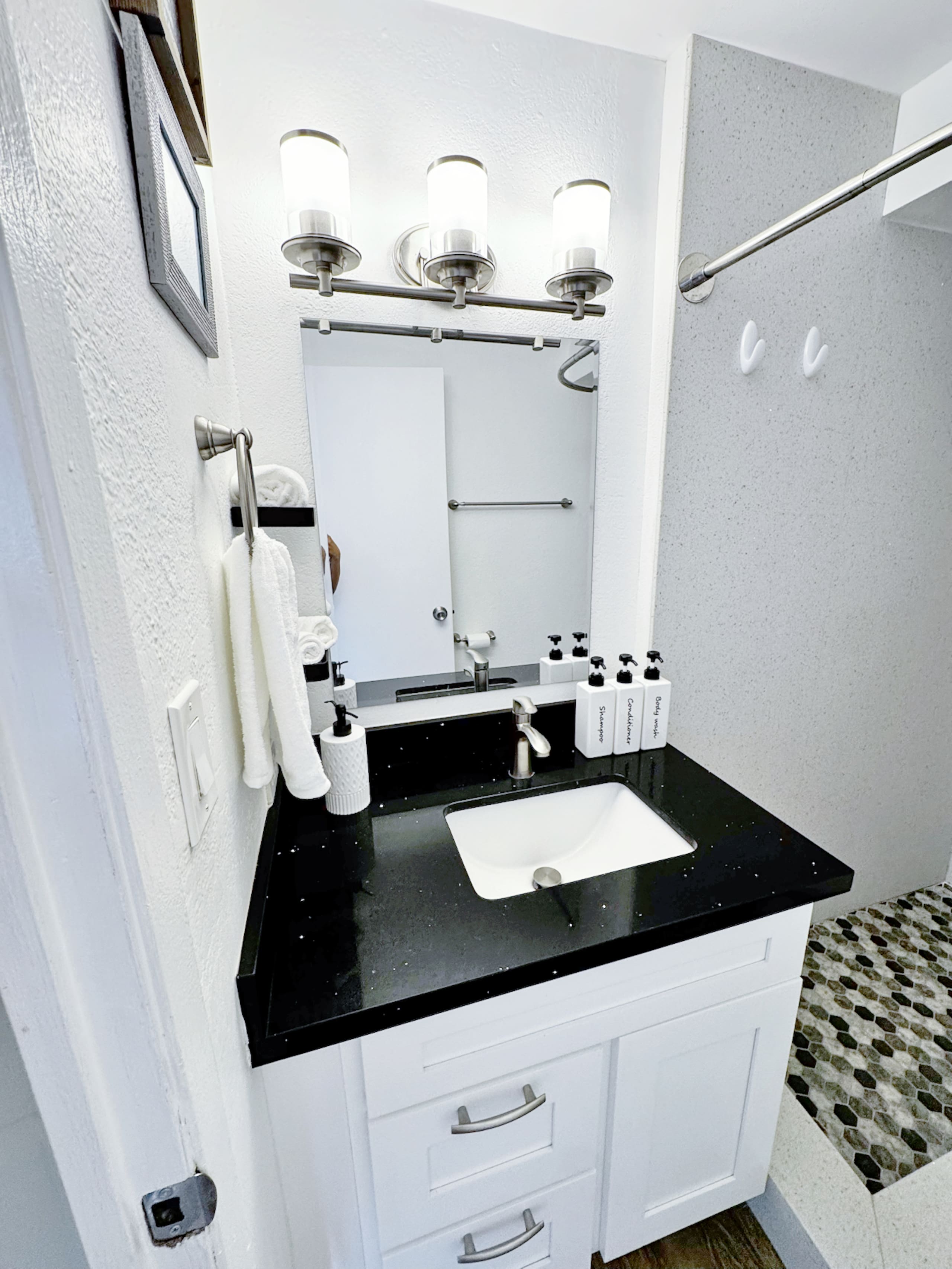 Condo in Honolulu · ★4.97 · 1 bedroom · 1 bed · 1 private bath - Image 25