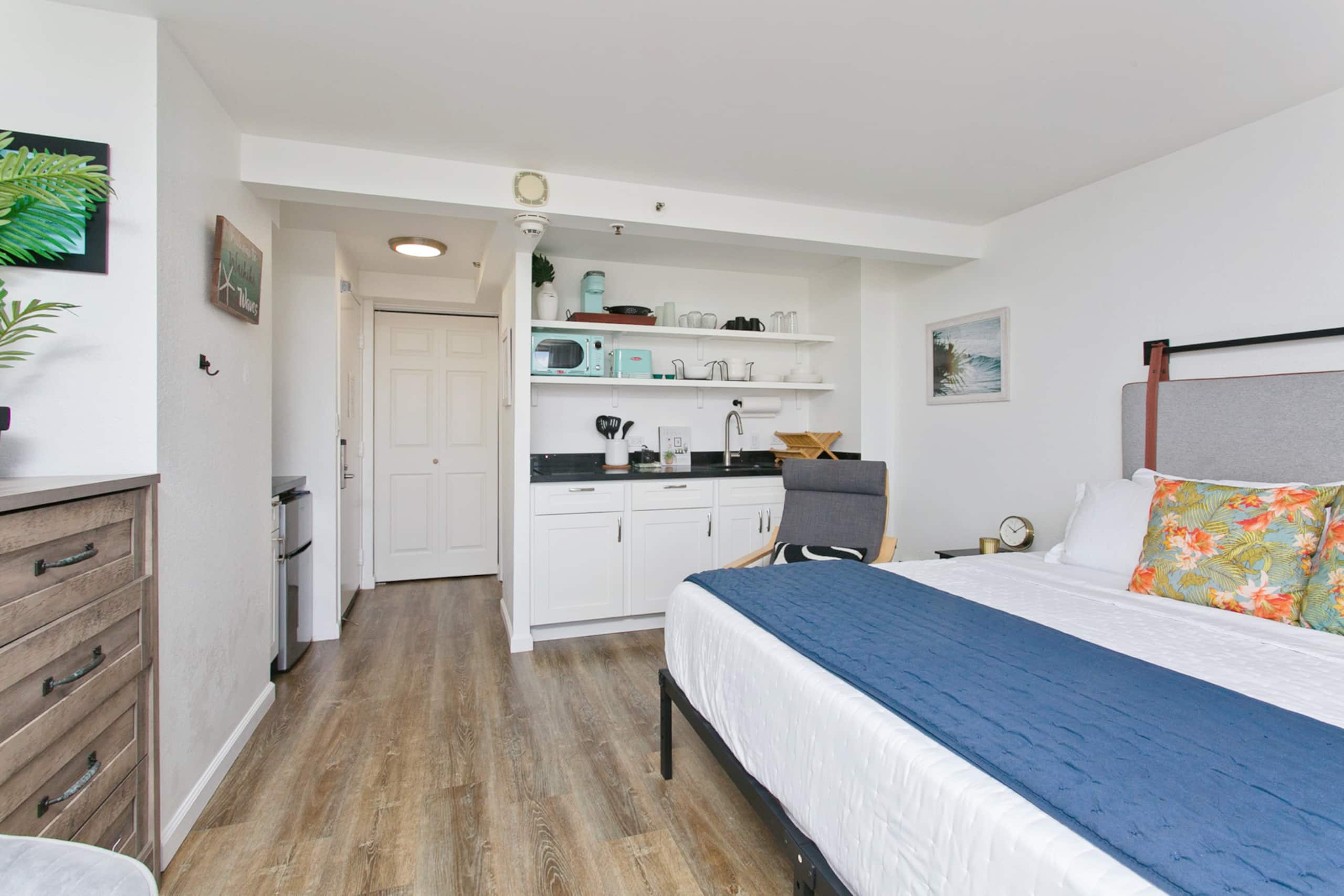 Condo in Honolulu · ★4.97 · 1 bedroom · 1 bed · 1 private bath - Image 22