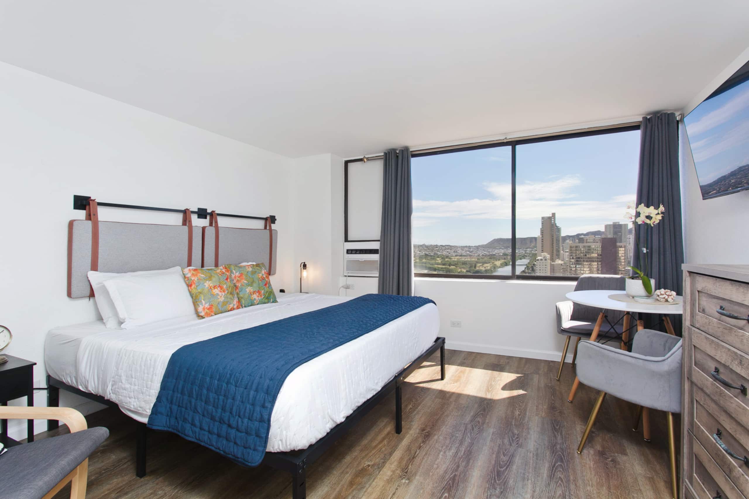 Condo in Honolulu · ★4.97 · 1 bedroom · 1 bed · 1 private bath - Image 1