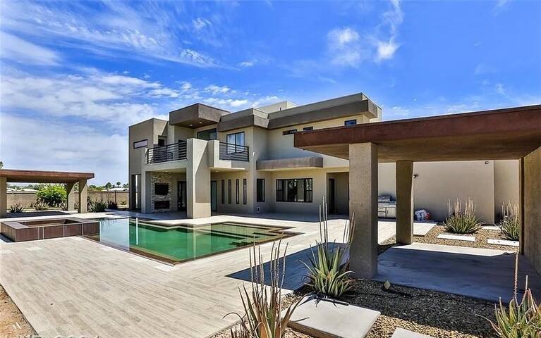 #47 Luxurious Mansion Infinity Pool gallery image 2