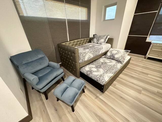 #47 Luxurious Mansion Infinity Pool gallery image 5