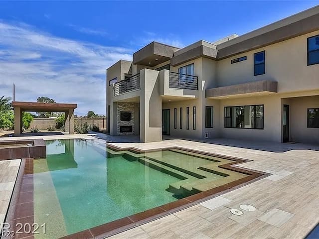 #47 Luxurious Mansion Infinity Pool