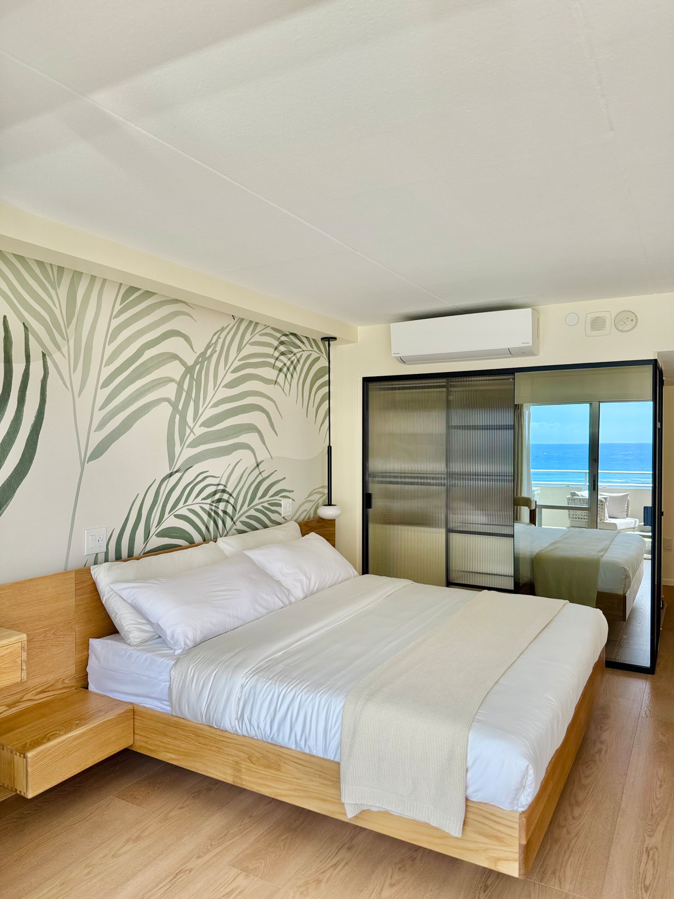 Condo in Honolulu · ★4.86 · 1 bedroom · 2 beds · 1 private bath - Image 15