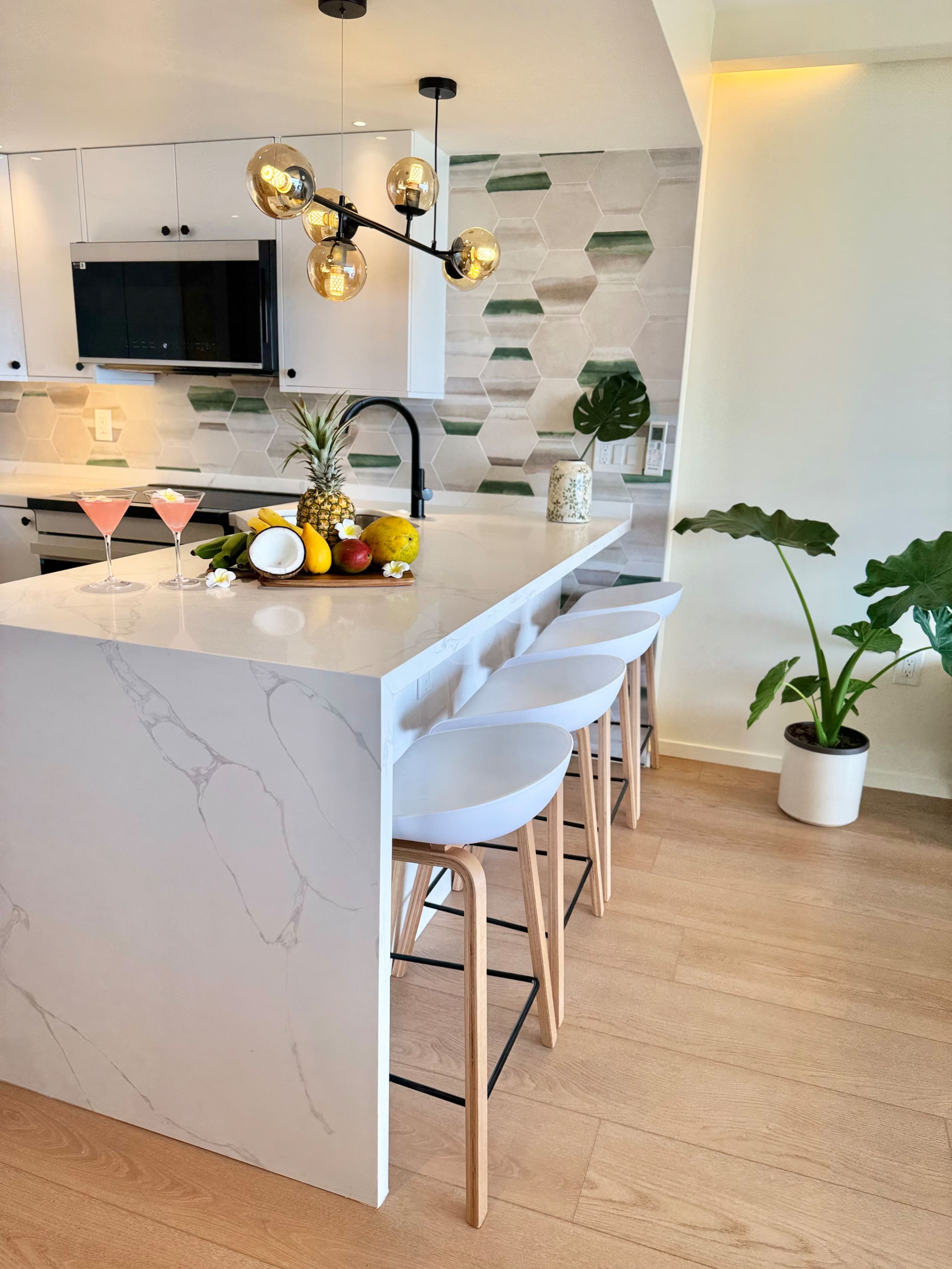 Condo in Honolulu · ★4.86 · 1 bedroom · 2 beds · 1 private bath - Image 34
