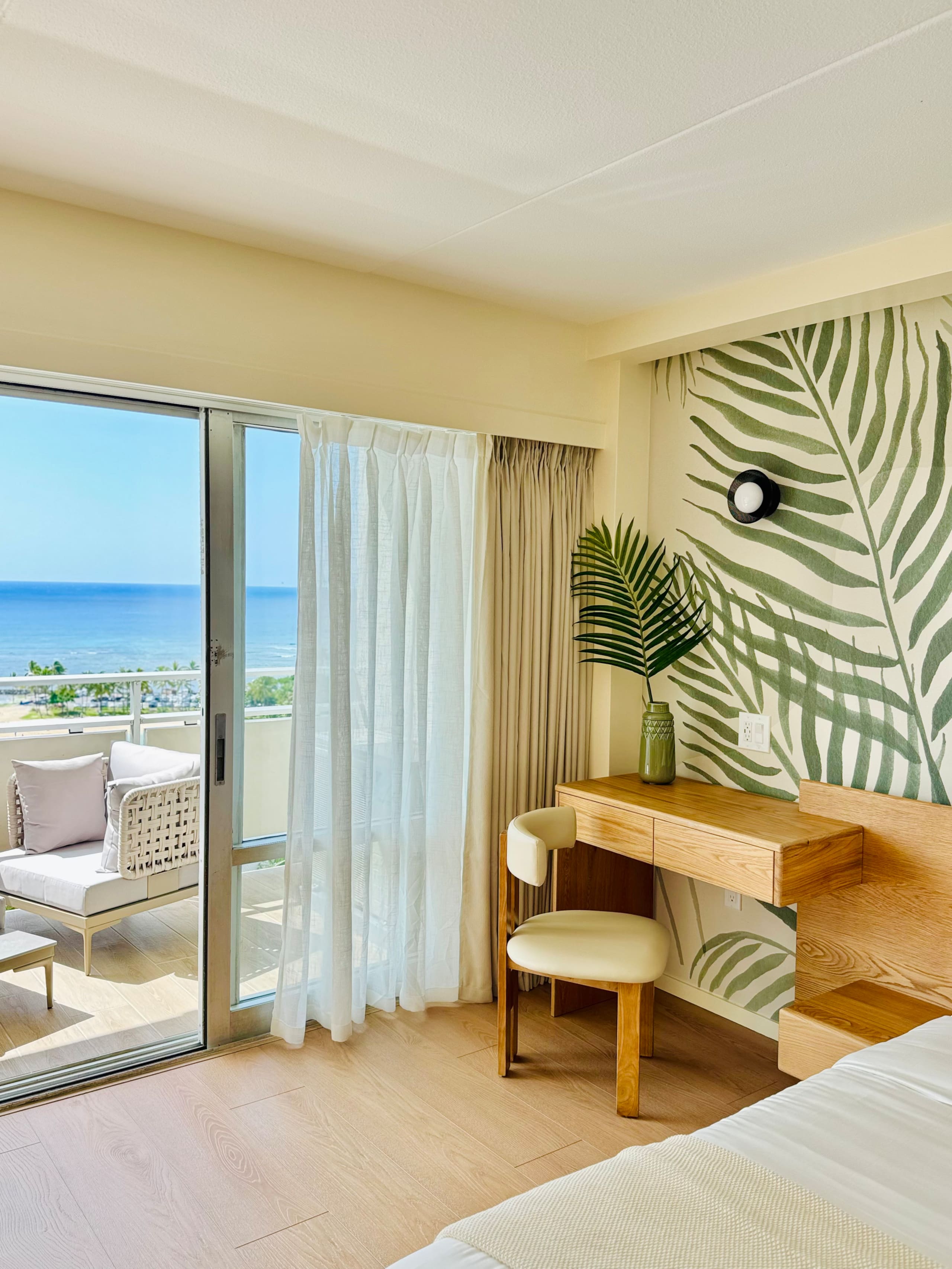 Condo in Honolulu · ★4.86 · 1 bedroom · 2 beds · 1 private bath - Image 14