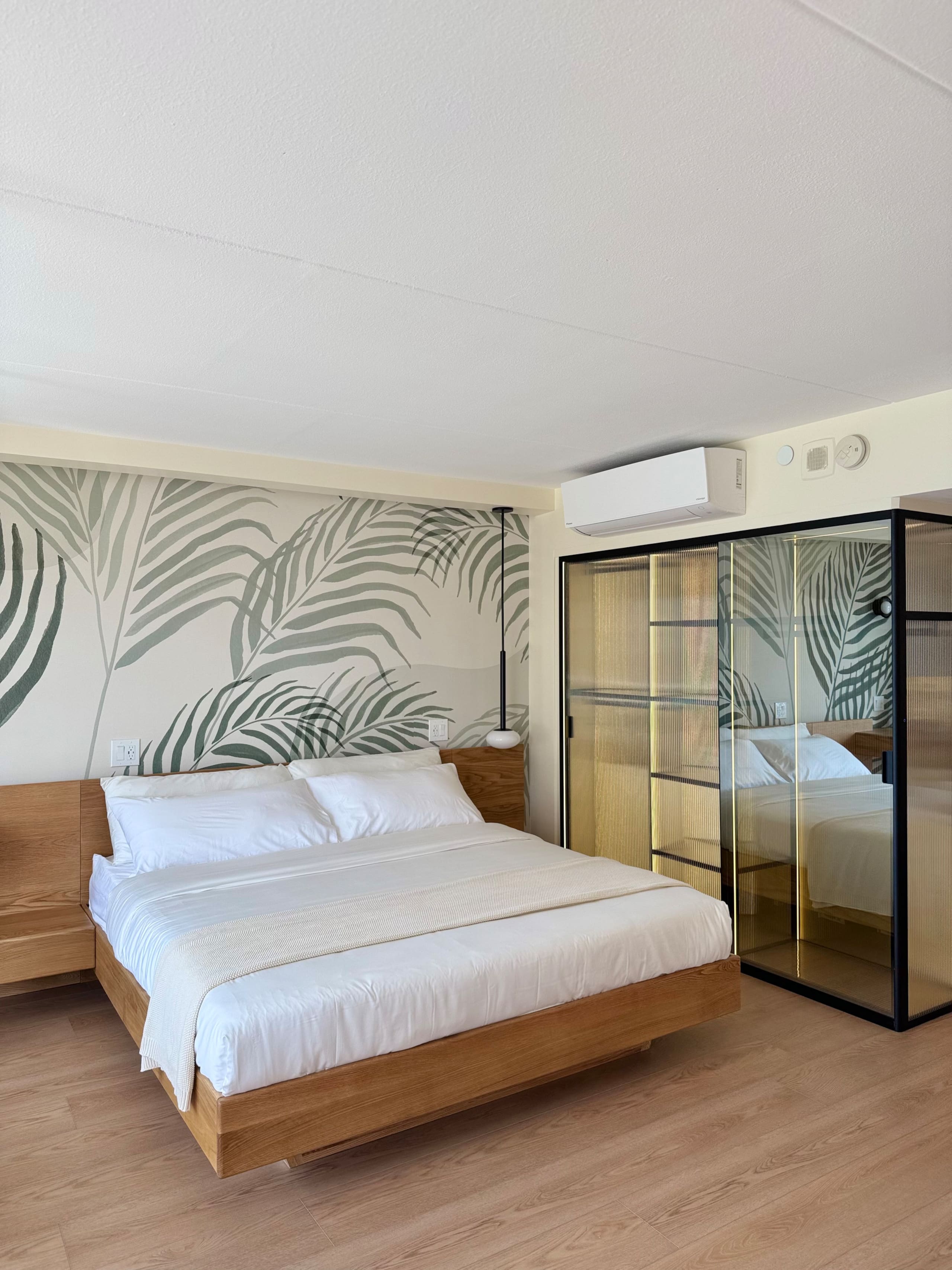 Condo in Honolulu · ★4.86 · 1 bedroom · 2 beds · 1 private bath - Image 17