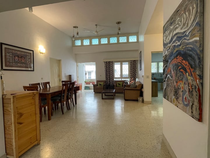 Large Room In An Artsy Bungalow- Wifi/powerbackup - Bangalore