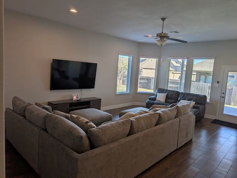 Top Airbnb: Cozy and Quiet Family Retreat near Kalahari Resort in Pflugerville
