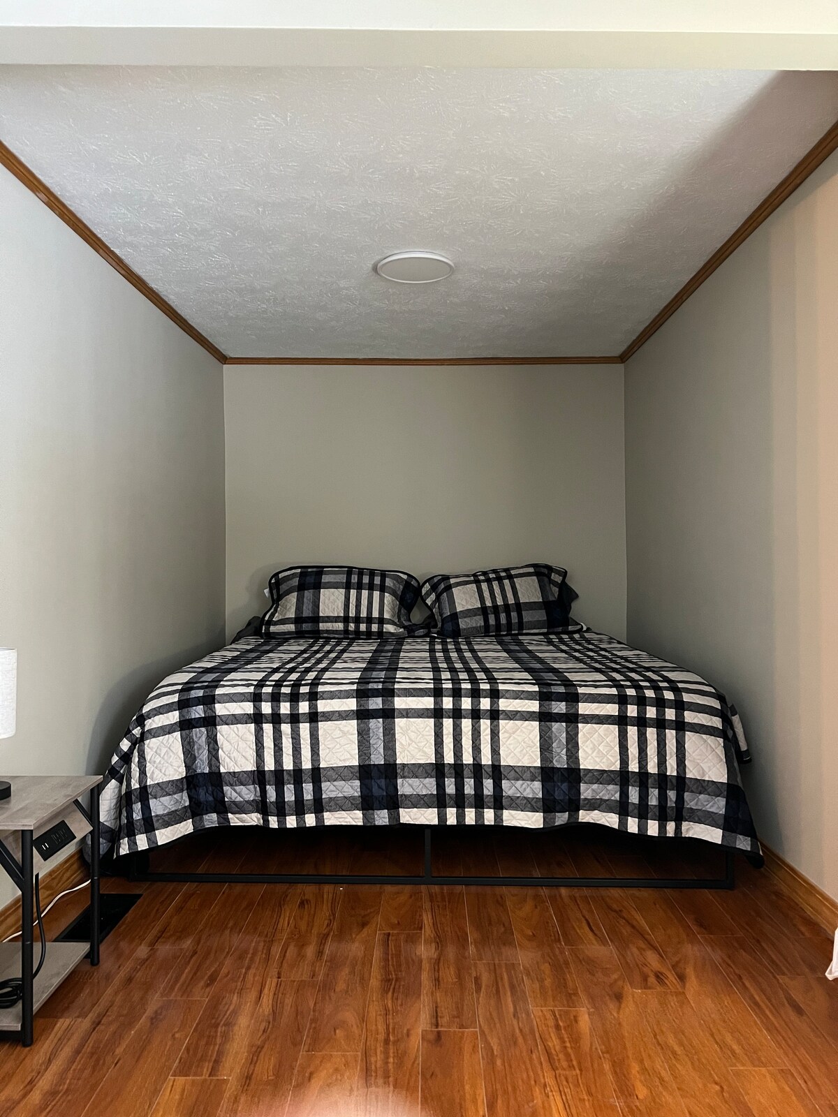 საძინებელი 1