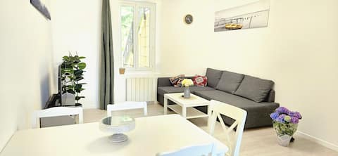 Maison C.N.P.E. Eurexpo. Airport