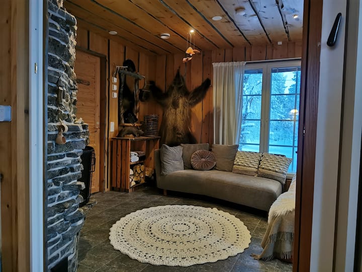 Open haard kamer, deur kan gesloten worden. 