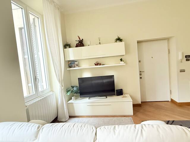 Duomo Jewel. Everything is brand new gallery image 4