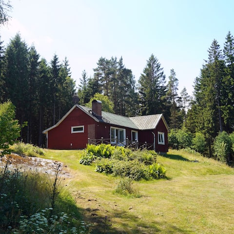 Charming wooden cottage with beautiful lake view