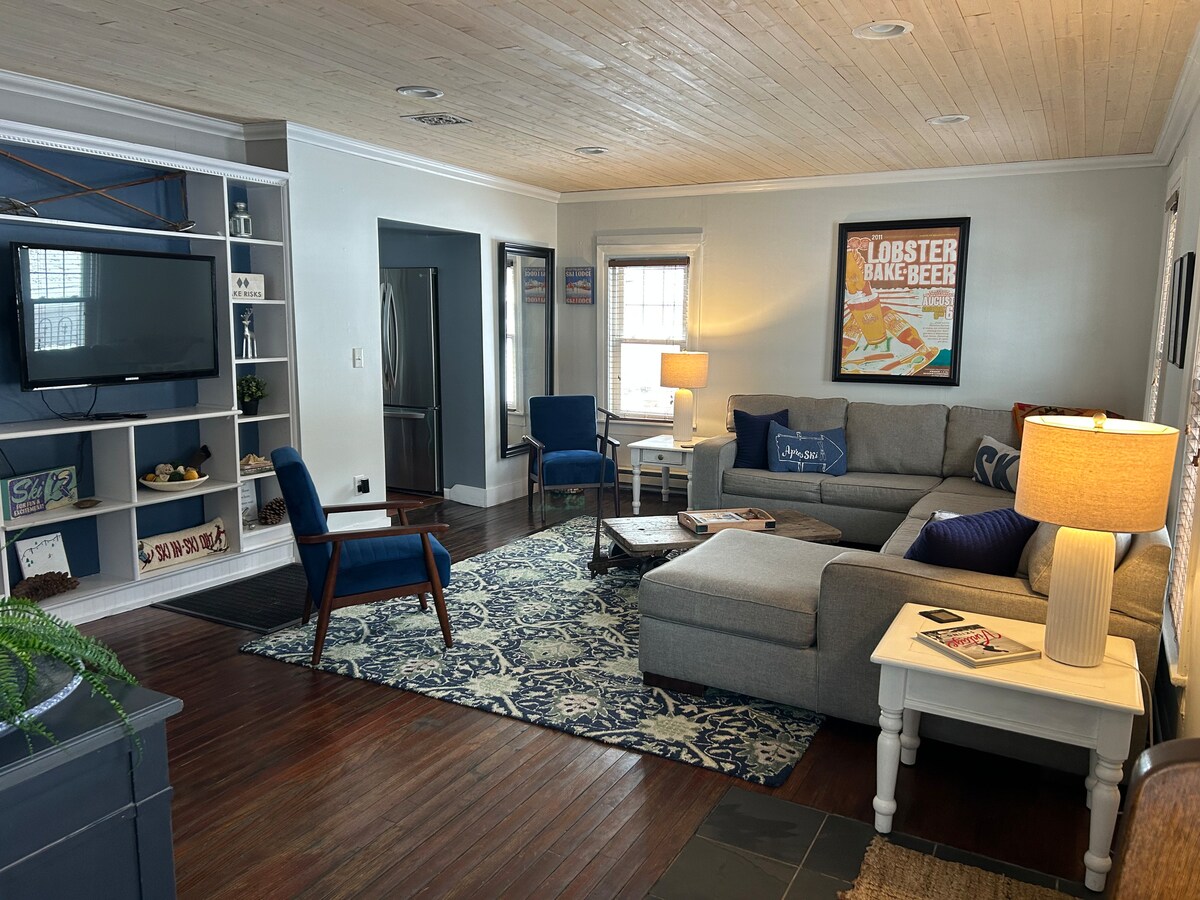 Successful Airbnb property: Hot Tub for Apres! 5 min to golf. Walk to town. in Ellicottville