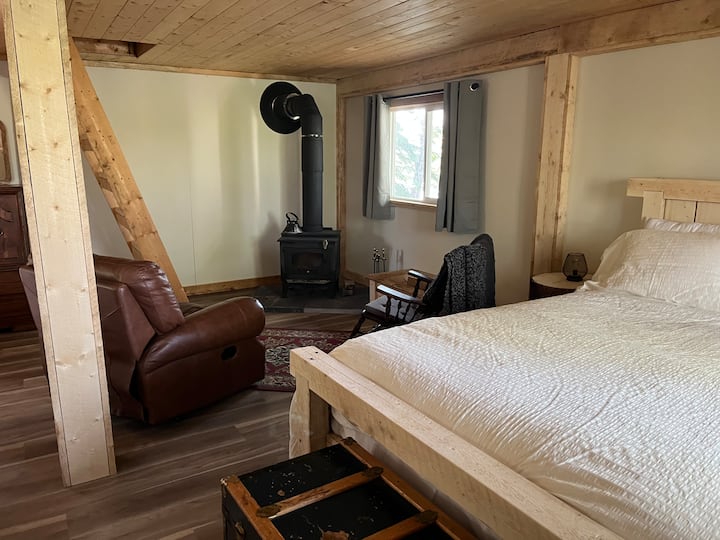 Off-grid Cabin On Private Lake - Alberta