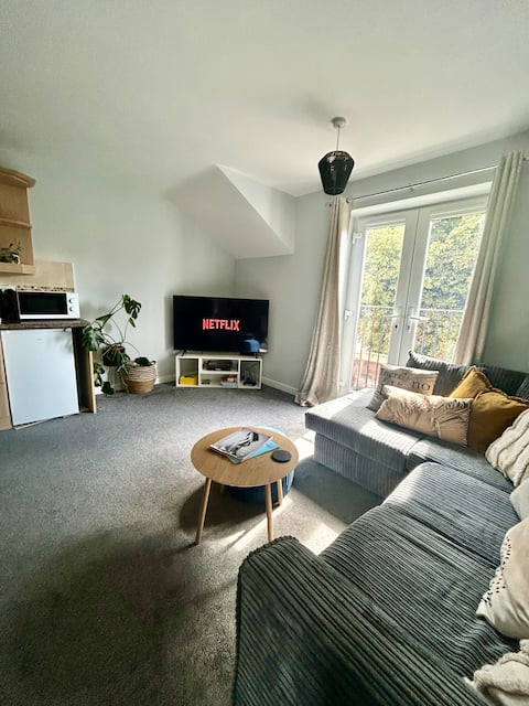 Modern 2Bed | Netflix & Free Parking | Telford Gem