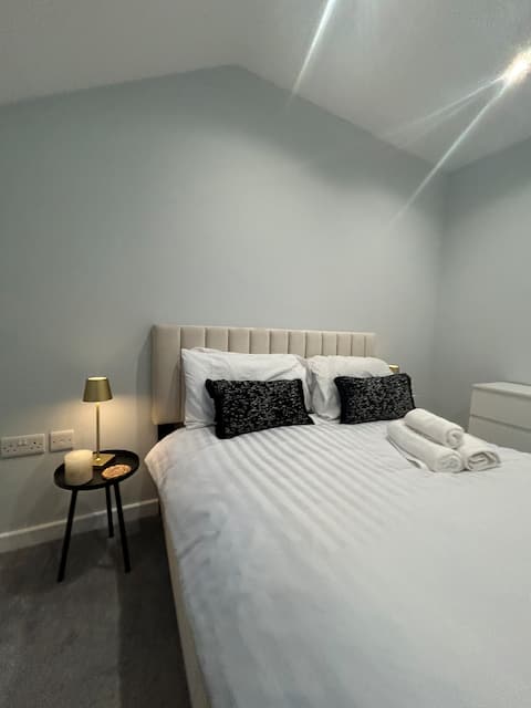 Cosy 4 Bed Apt by Telford Centre