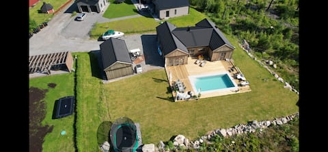 Newly built villa by lake and Alpine