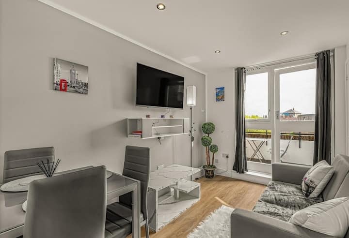 Lovely Marina-waterfront 1br Flat Tower Bridge - London