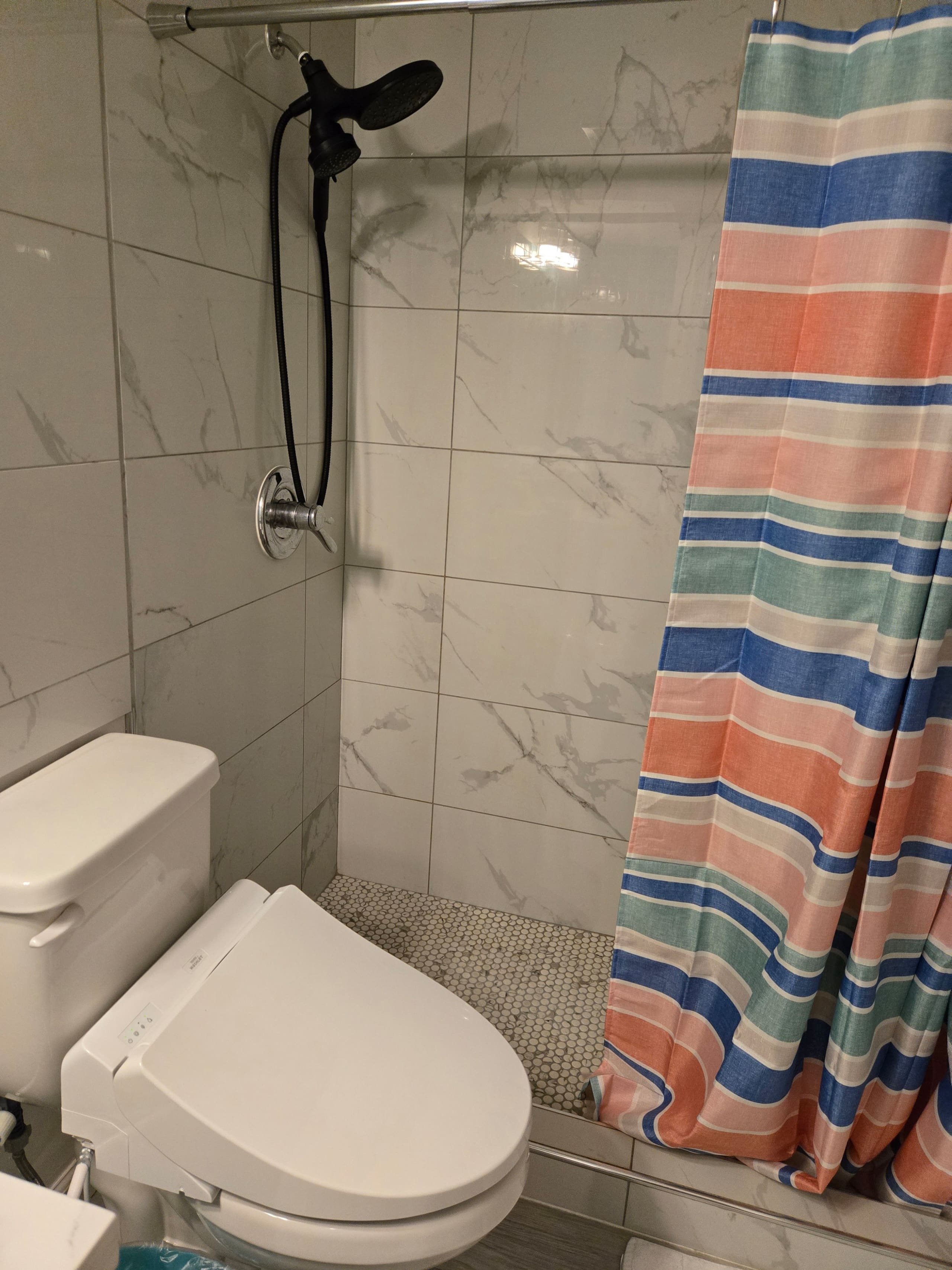Condo in Honolulu · ★4.86 · 1 bedroom · 3 beds · 1 private bath - Image 12
