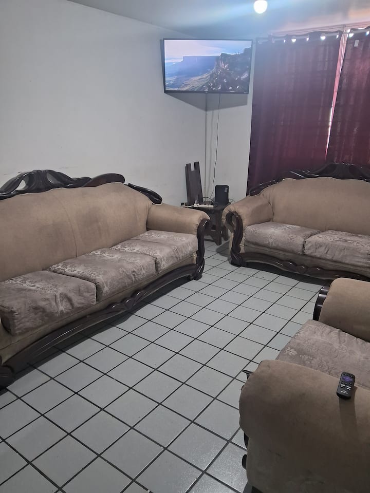 Amplia Casa Cerca De Centros Comerciales - Uruapan