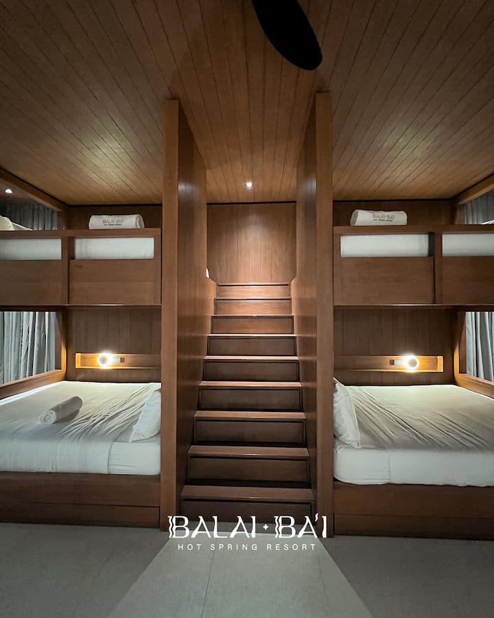 Located on the 2nd floor, this room offers 2 queen-size bunk beds with pull-out and a single bed, ideal for 10-11 guests. It is fully air-conditioned and comes with a closet and en suite private bathroom.