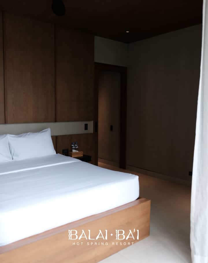 Located on the ground floor, this room offers a queen-size bed with a pull-out, ideal for 1-3 guests. It is fully air-conditioned and features a walk-in closet, en suite private bathroom, and a view of the pool.