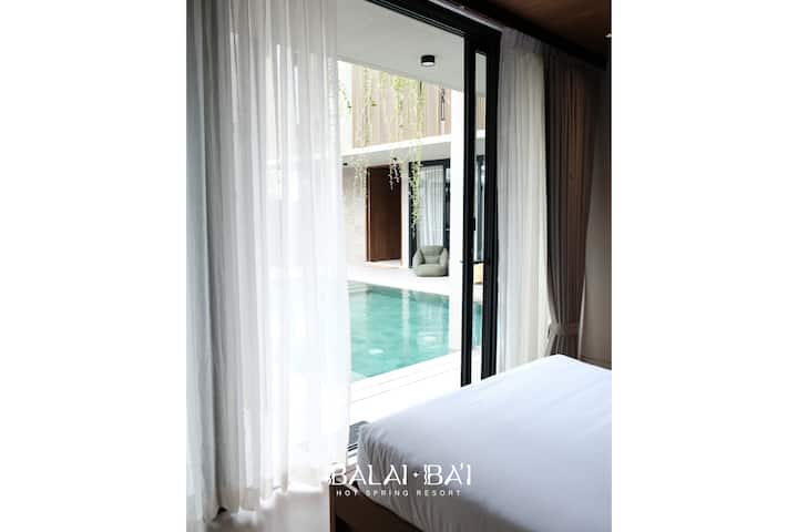 Located on the ground floor, this room offers a queen-size bed with a pull-out, ideal for 1-3 guests. It is fully air-conditioned and features a walk-in closet, en suite private bathroom, and a view of the pool.