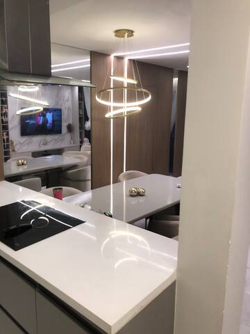 Apartamento moderno e espaçoso gallery image 2