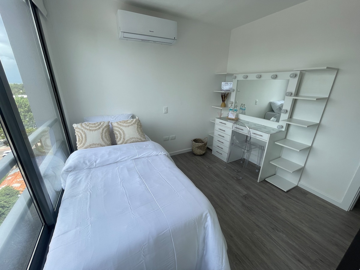 Cuenta con 2 camas ya que es marinera 