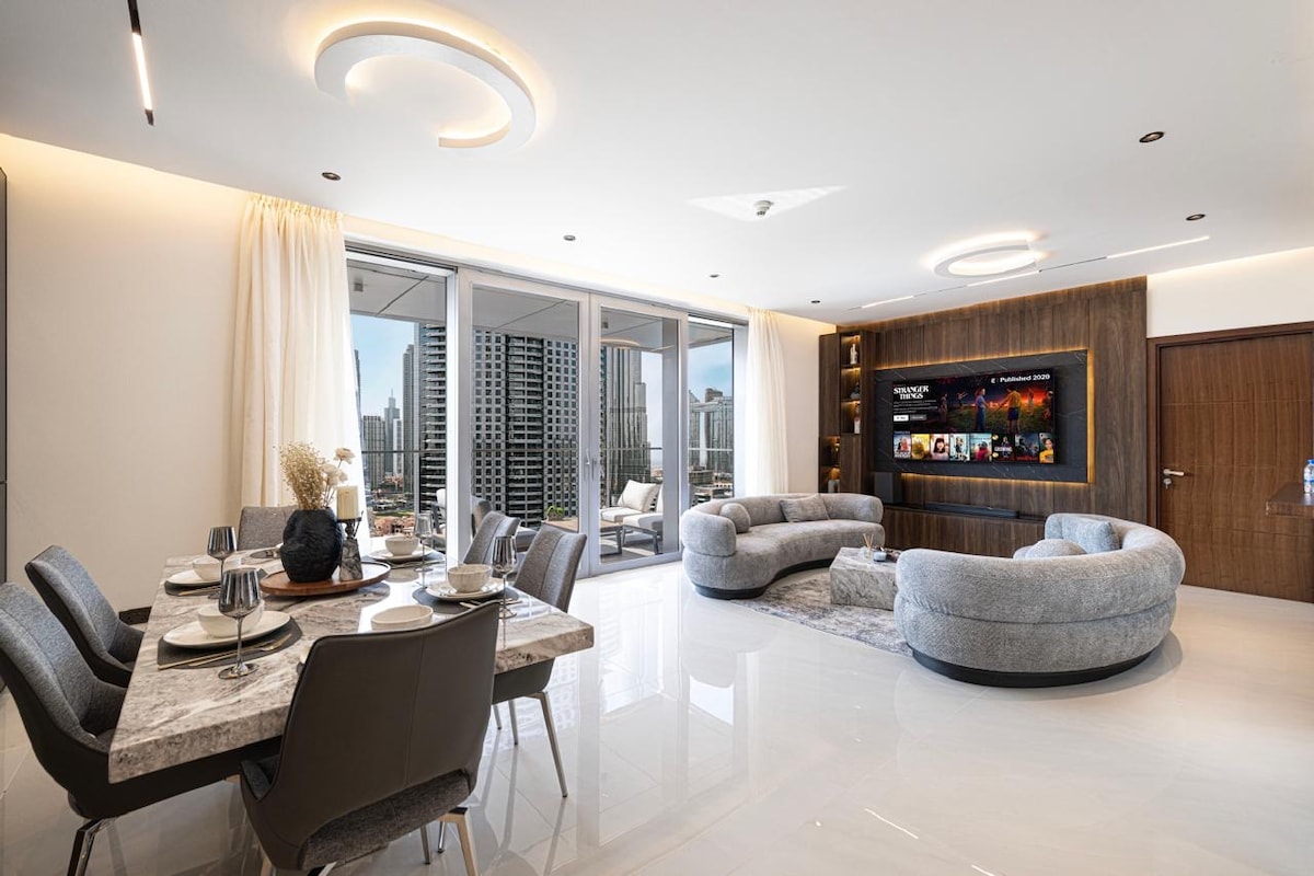 2 Bedroom Furnished Apartment with Burj Khalifa & Fountain View | Boulevard Point 3