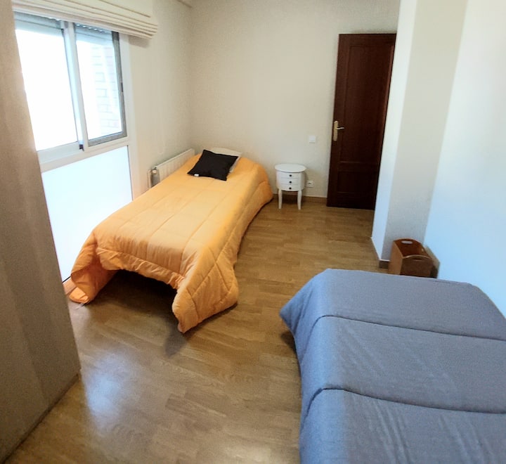 Habitación Con Baño Privado +Parquin Gratuito - Mataró