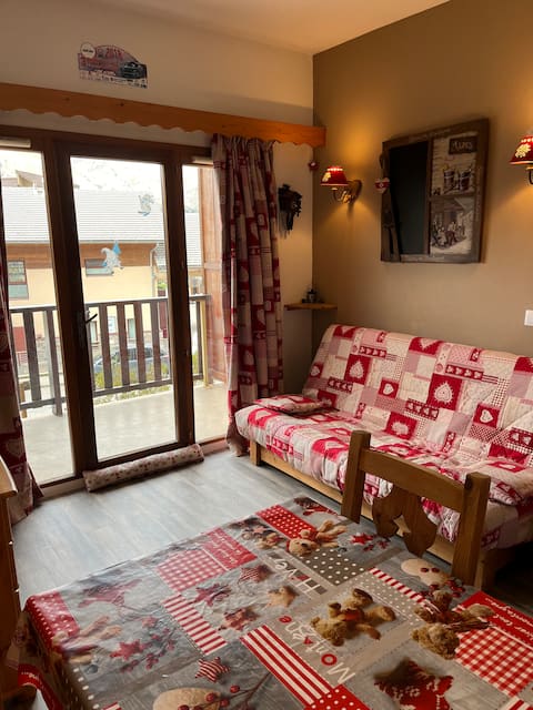Top Airbnb: Cozy 4-person studio cabin, foot of slopes and shops à Dévoluy