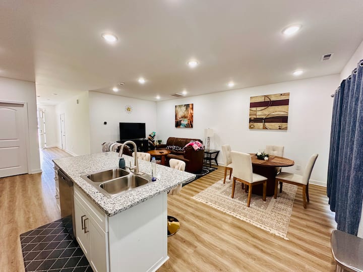 Grand 2br Near Uptown/airport/concert/carowinds - Charlotte, NC