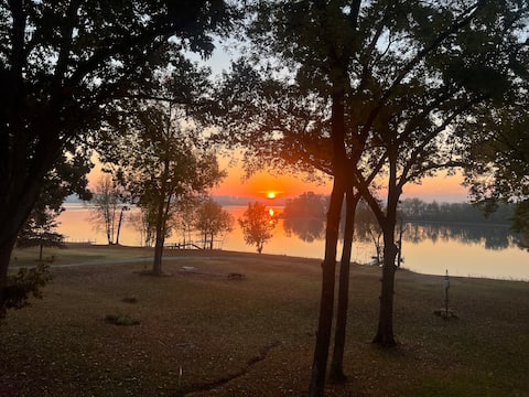 Lakefront Perch - Sleeps 14