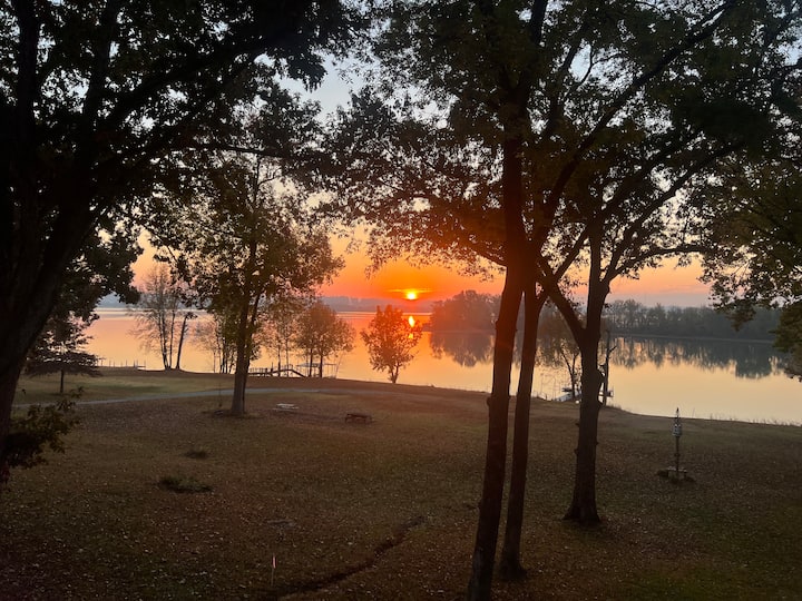 Lakefront Perch - Sleeps 14