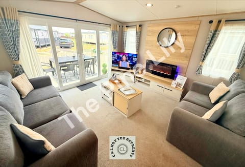Successful Airbnb property: Luxury Modern Caravan with Hot Tub | Mablethorpe in Mablethorpe And Sutton