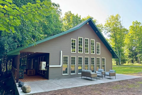 *HOT TUB* 6 Mile Hideaway