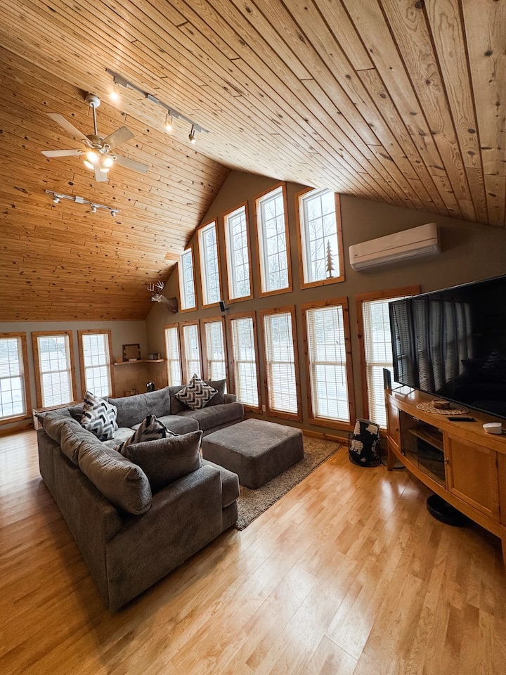 *Hot Tub* 6 Mile Hideaway - Michigan